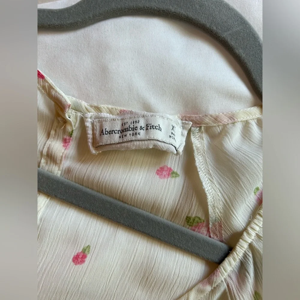 Adorable summer top pair shorts, skirt or jeans for casual look. - Picture 2 of 2